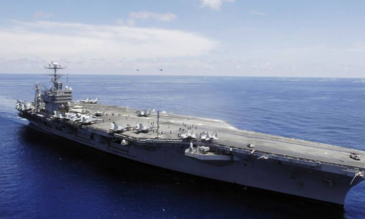 حاملة الطائرات الأمريكية أبراهام لينكولن