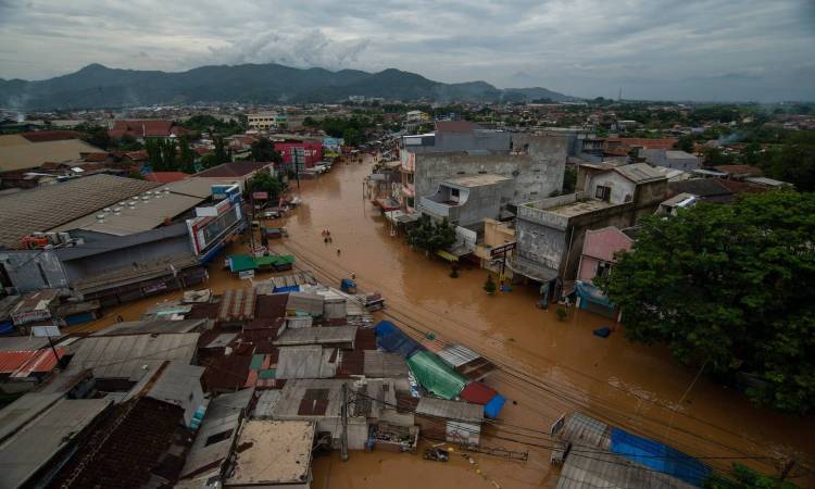 الفيضانات في إندونيسيا