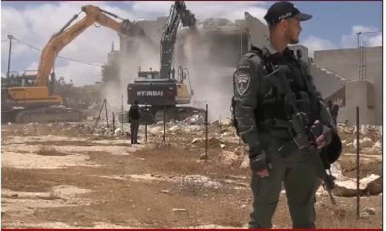الاحتلال يهدم عمارة سكنية في القدس