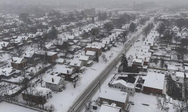 عاصفة شتوية عنيفة تضرب كندا