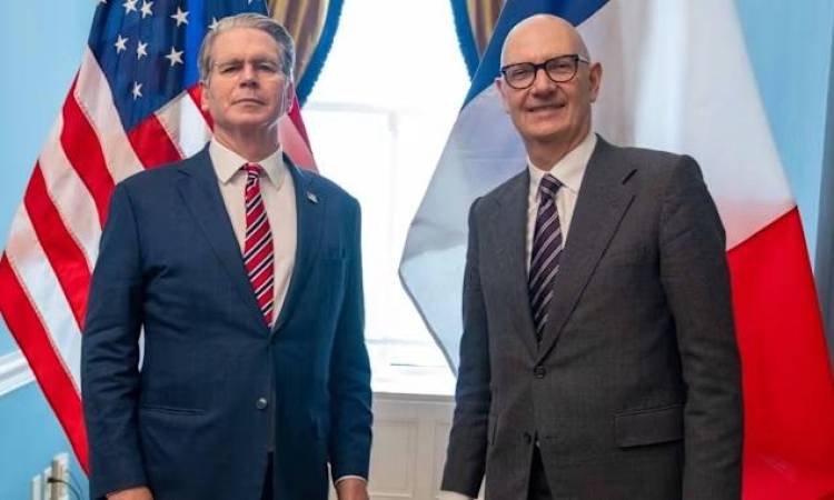 وزير المالية الفرنسي رولان ليسكور ونظيره الفرنسي سكوت بيسنت