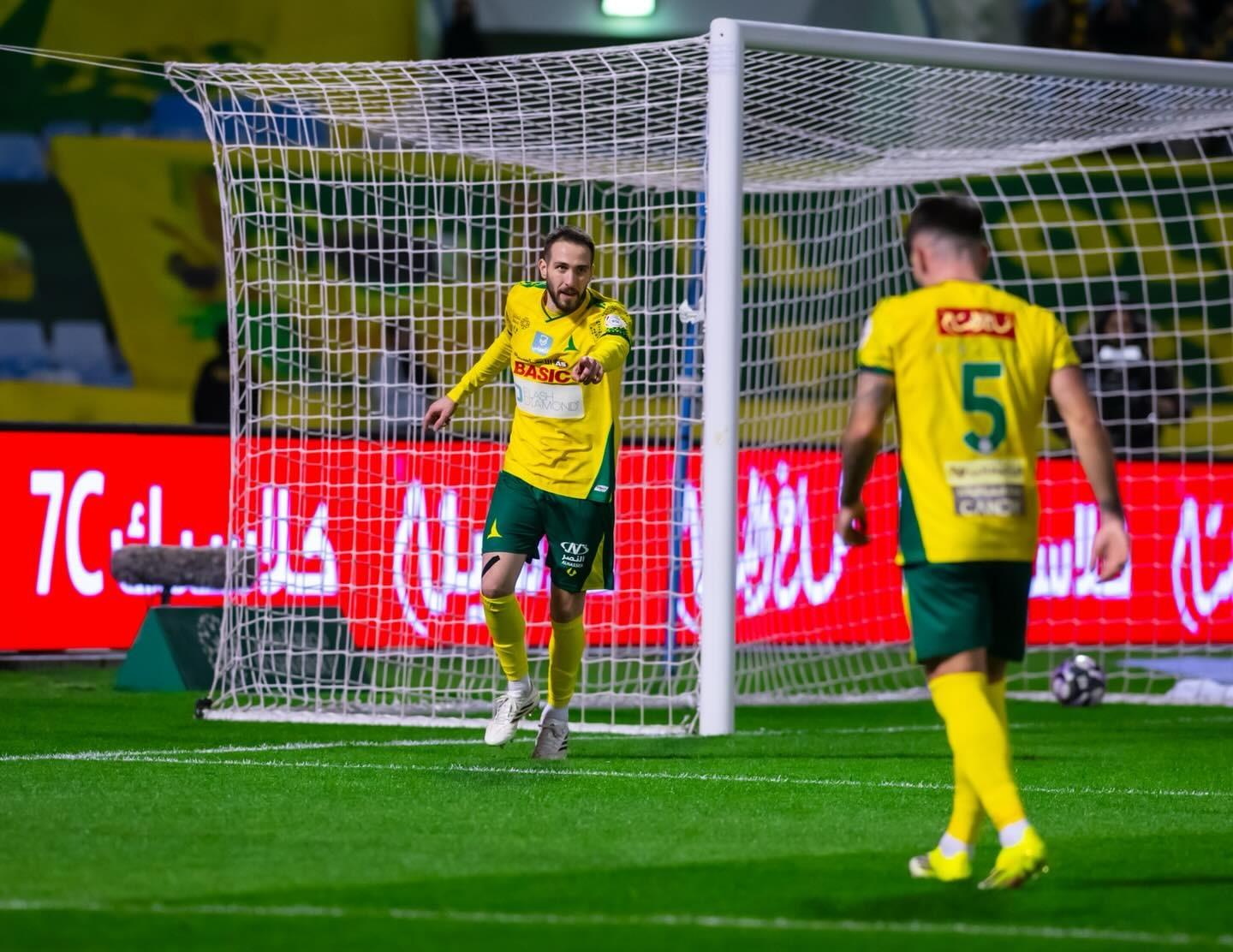 الخليج ضد الأخدود