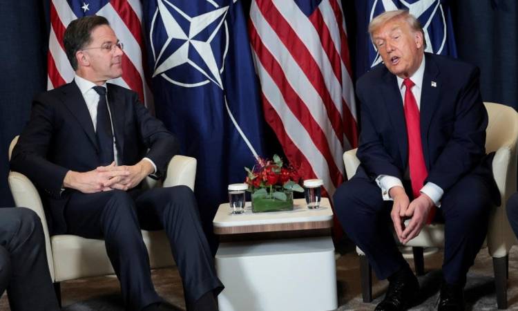 الرئيس الأمريكي ترامب والأمين العام للناتو مارك روته
