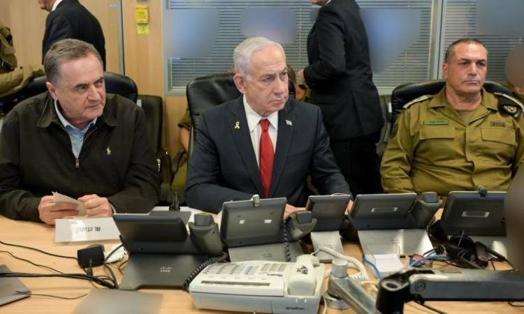 نتنياهو ووزير دفاعه يسرائيل كاتس ورئيس الأركان إيال زامير